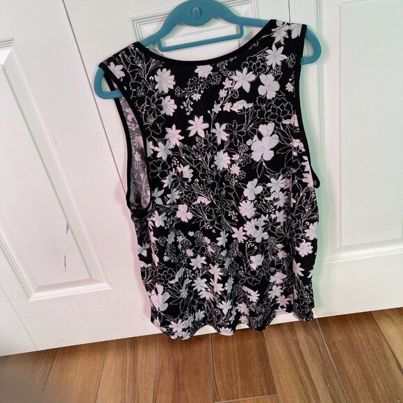 Lands End Plus Size Floral Black & White Stretch Tank Top Size 1X - Picture 2 of 5